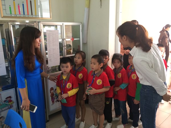 Khối mẫu giáo lớn giao lưu tại trường tiểu học Đô thị Việt hưng (5).jpg